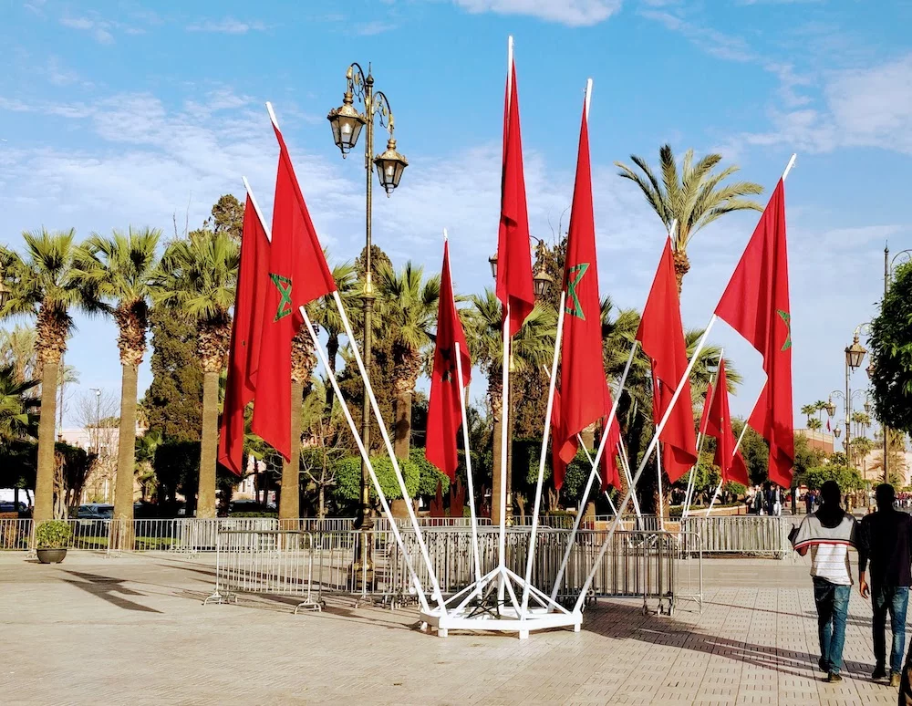 Мароканські прапори на площі